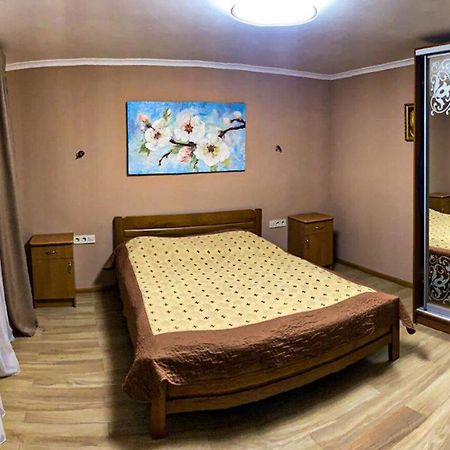 Під Лісом У Гіда Villa ยาเรมชา ภายนอก รูปภาพ