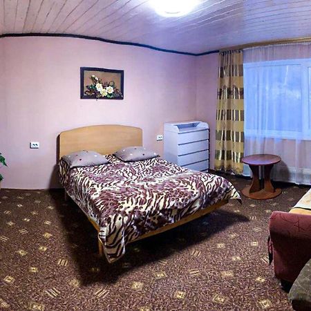 Під Лісом У Гіда Villa ยาเรมชา ภายนอก รูปภาพ