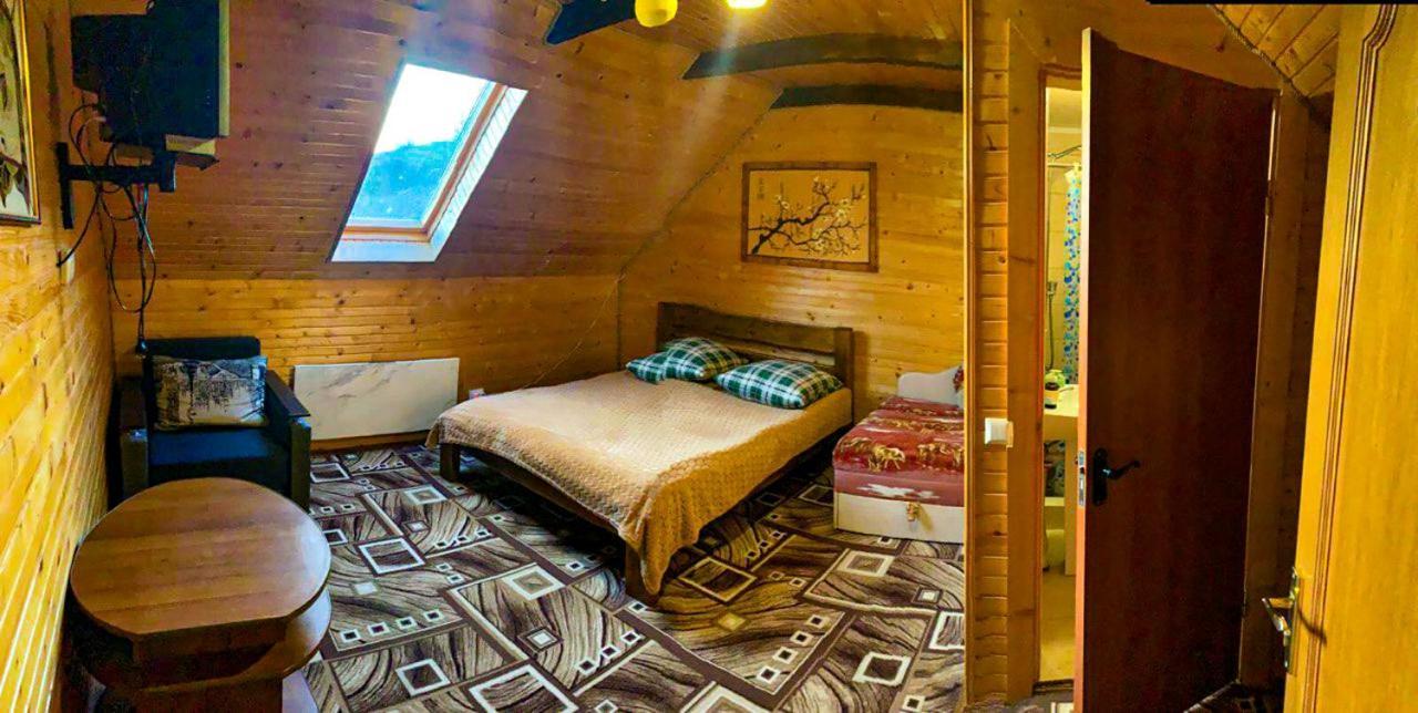 Під Лісом У Гіда Villa ยาเรมชา ภายนอก รูปภาพ