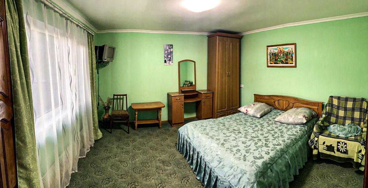 Під Лісом У Гіда Villa ยาเรมชา ภายนอก รูปภาพ