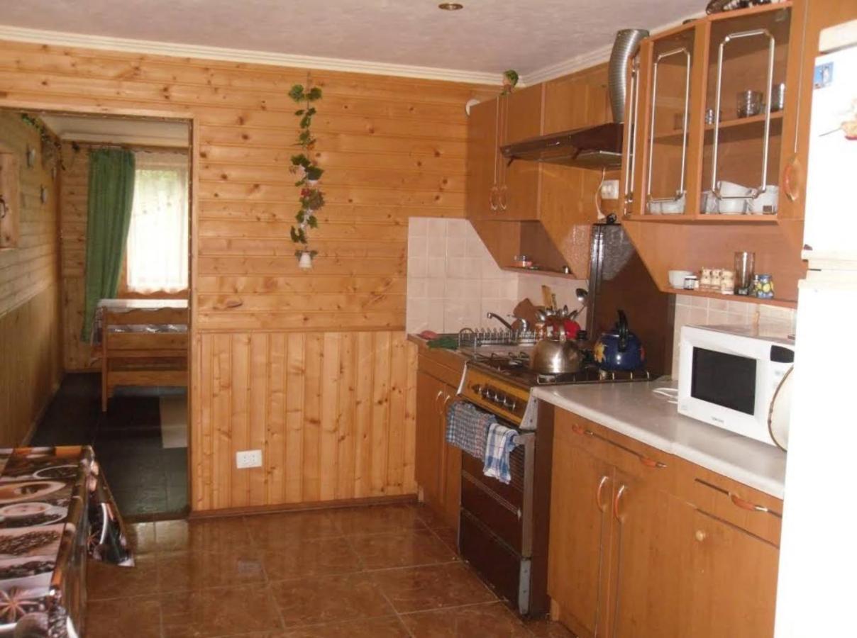 Під Лісом У Гіда Villa ยาเรมชา ภายนอก รูปภาพ